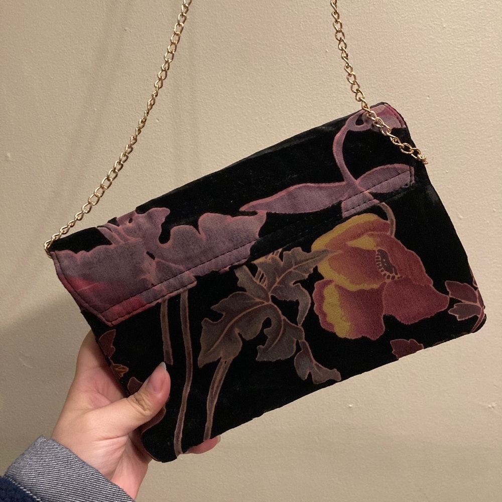 Black floral velvet clutch 🕷🥀